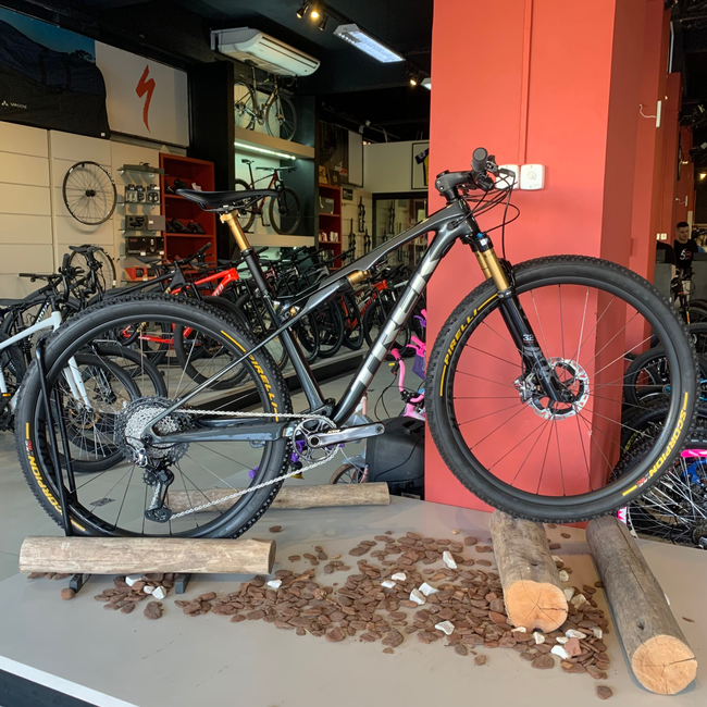 Bicicleta Trek Supercaliber 9.9 Aro 29 XTR 12v Preto e Cinza - Seminova