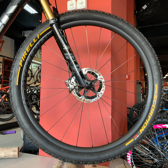 Bicicleta Trek Supercaliber 9.9 Aro 29 XTR 12v Preto e Cinza - Seminova
