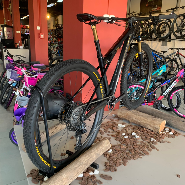 Bicicleta Trek Supercaliber 9.9 Aro 29 XTR 12v Preto e Cinza - Seminova