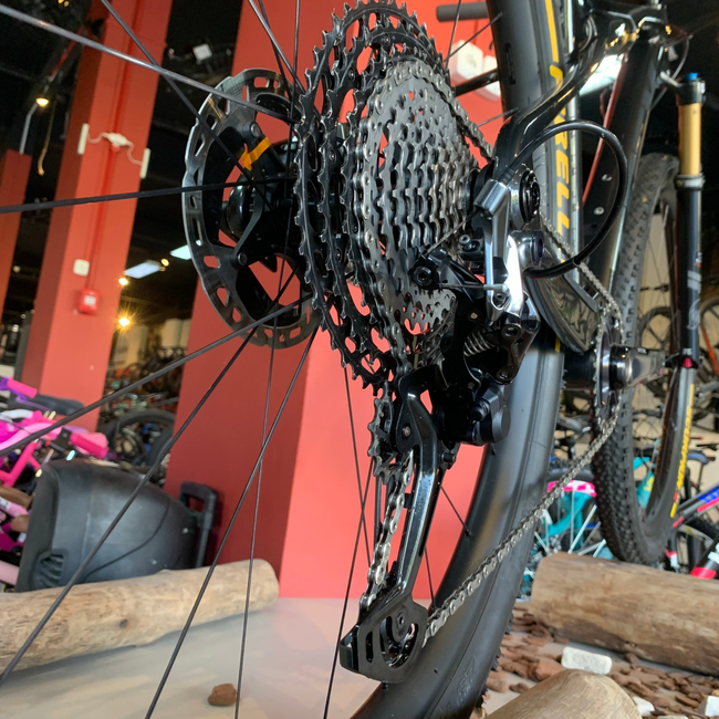 Bicicleta Trek Supercaliber 9.9 Aro 29 XTR 12v Preto e Cinza - Seminova
