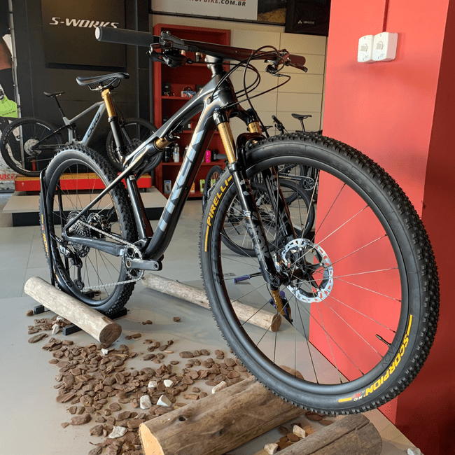 Bicicleta Trek Supercaliber 9.9 Aro 29 XTR 12v Preto e Cinza - Seminova