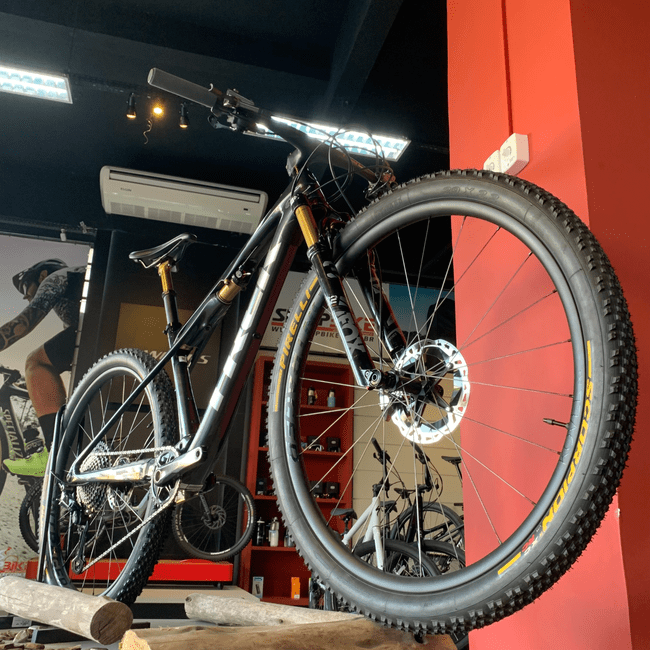 Bicicleta Trek Supercaliber 9.9 Aro 29 XTR 12v Preto e Cinza - Seminova