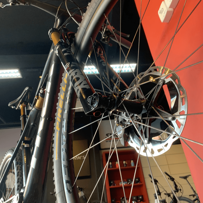 Bicicleta Trek Supercaliber 9.9 Aro 29 XTR 12v Preto e Cinza - Seminova