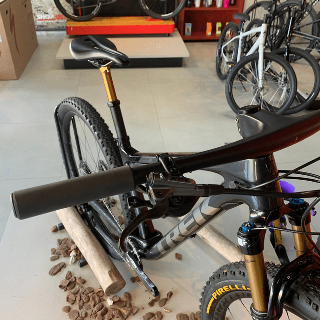 Bicicleta Trek Supercaliber 9.9 Aro 29 XTR 12v Preto e Cinza - Seminova