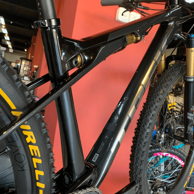 Bicicleta Trek Supercaliber 9.9 Aro 29 XTR 12v Preto e Cinza - Seminova