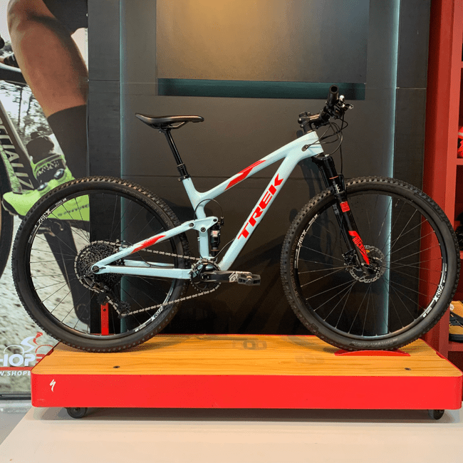 Bicicleta Trek Top Fuel 9.8SL Aro 29 GX 12v Azul e Vermelho - Seminova