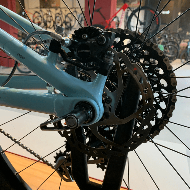Bicicleta Trek Top Fuel 9.8SL Aro 29 GX 12v Azul e Vermelho - Seminova