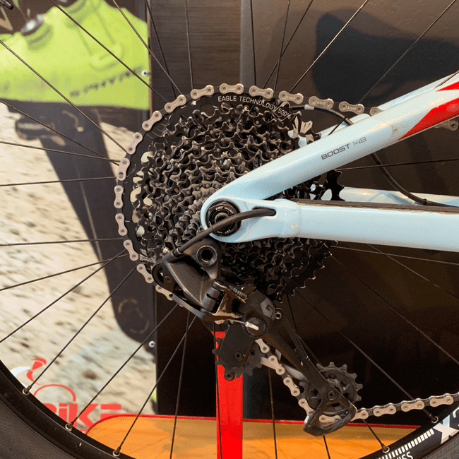 Bicicleta Trek Top Fuel 9.8SL Aro 29 GX 12v Azul e Vermelho - Seminova