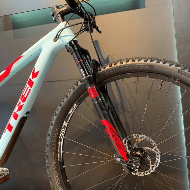 Bicicleta Trek Top Fuel 9.8SL Aro 29 GX 12v Azul e Vermelho - Seminova