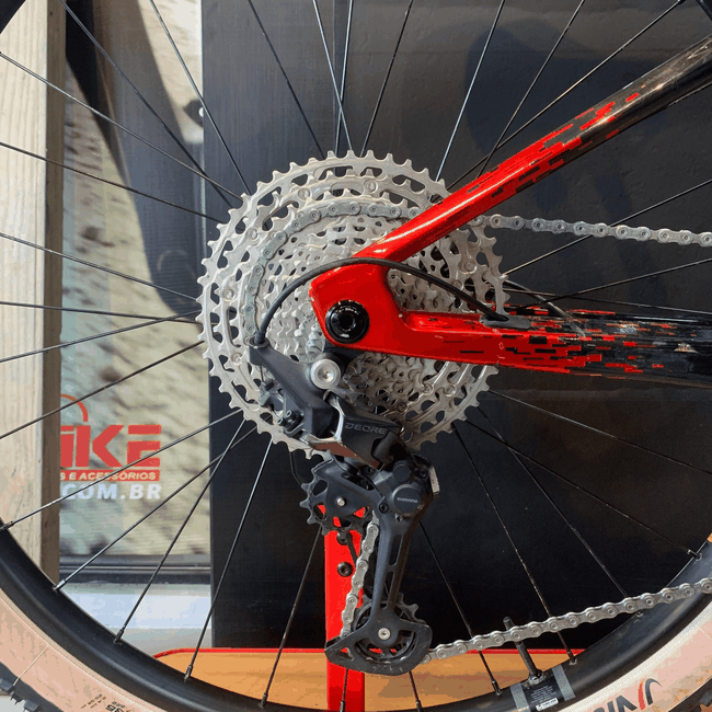 Bicicleta TSW Full Quest Carbon Deore 12v Aro 29 T-17 Preta e Vermelha - Seminova