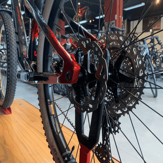 Bicicleta TSW Full Quest Carbon Deore 12v Aro 29 T-17 Preta e Vermelha - Seminova