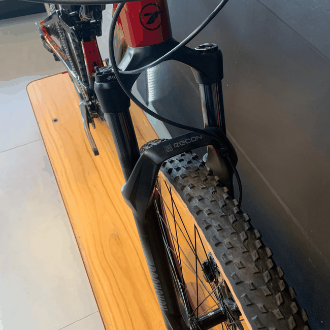 Bicicleta TSW Full Quest Carbon Deore 12v Aro 29 T-17 Preta e Vermelha - Seminova