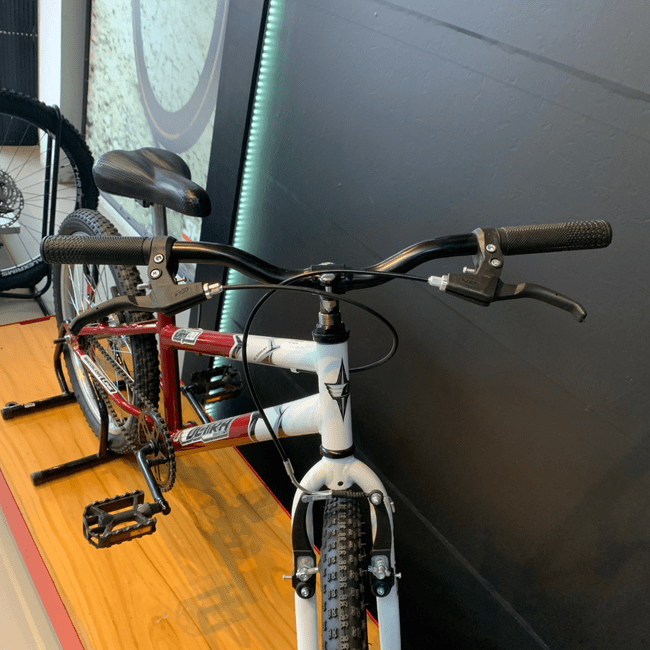 Bicicleta Ultra UM20 Aro 20 Branco e Vermelho