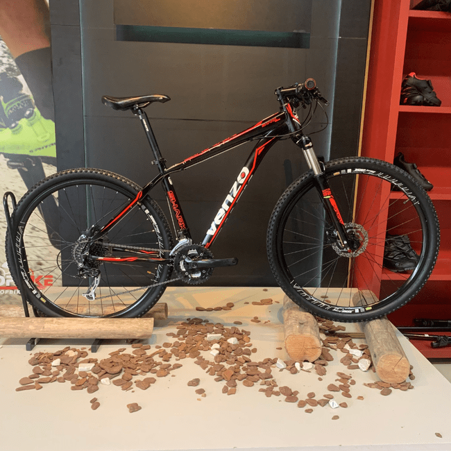 Bicicleta Venzo Shark Aro 29 Alivio 27v Preto e Vermelho e Branco - Seminova