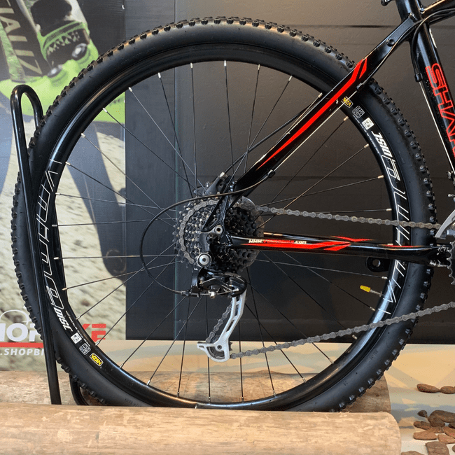 Bicicleta Venzo Shark Aro 29 Alivio 27v Preto e Vermelho e Branco - Seminova