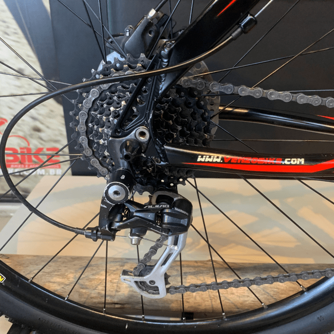 Bicicleta Venzo Shark Aro 29 Alivio 27v Preto e Vermelho e Branco - Seminova