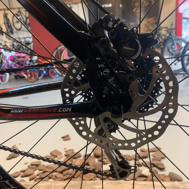 Bicicleta Venzo Shark Aro 29 Alivio 27v Preto e Vermelho e Branco - Seminova
