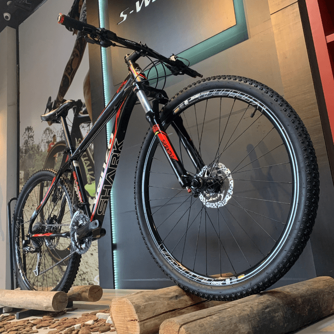 Bicicleta Venzo Shark Aro 29 Alivio 27v Preto e Vermelho e Branco - Seminova