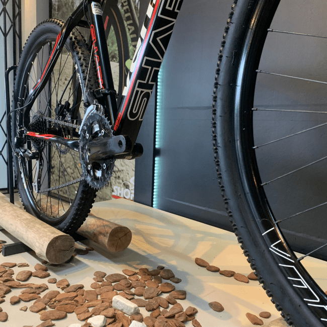 Bicicleta Venzo Shark Aro 29 Alivio 27v Preto e Vermelho e Branco - Seminova