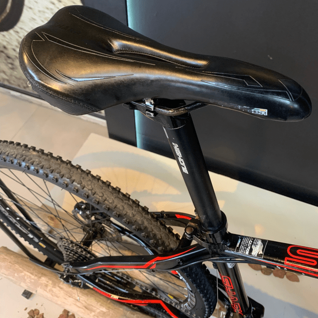 Bicicleta Venzo Shark Aro 29 Alivio 27v Preto e Vermelho e Branco - Seminova