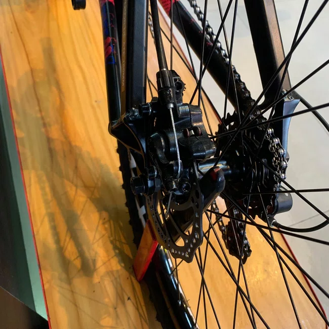 Bicicleta Vikingx Aro 26 Tuff-30 Sshimano Preta Azul e Branca