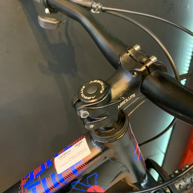 Bicicleta Vikingx Aro 26 Tuff-30 Sshimano Preta Azul e Branca