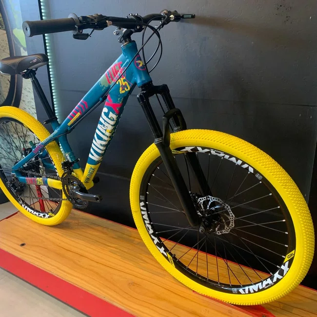 Bicicleta Vikingx Aro26 Tuff 25 Shimano 21v Verde, Amarelo e Rosa
