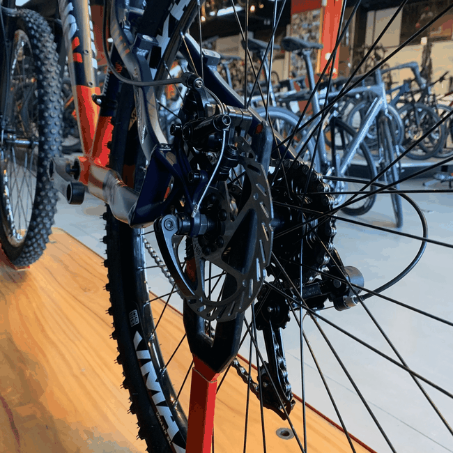 Bicicleta Vikingx Tuff 25 Aro 26 Shimano 21v Azul e Branca e Laranja