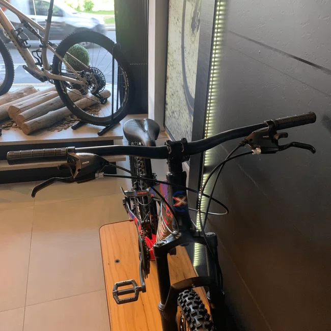 Bicicleta Vikingx Tuff-25 Aro 26 Shimano 21v Preta e Rosa e Azul e Branca