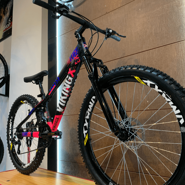 Bicicleta Vikingx Tuff 25 Aro 26 Shimano 21v Preto e Rosa