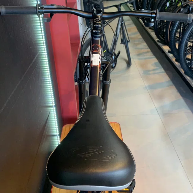Bicicleta Vikingx Tuff-25 Aro 26 Shimano 21v Roxa e Laranja e Branca