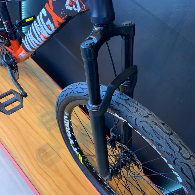 Bicicleta Vikingx Tuff-25 Aro 26 Shimano 21v Roxa e Laranja e Branca
