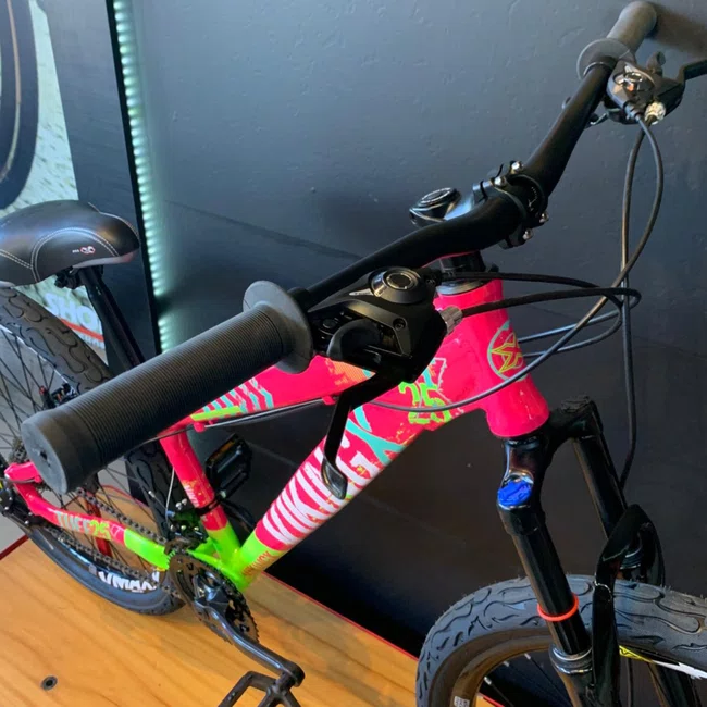 Bicicleta Vikingx Tuff 25 Shimano Aro 26 21v Rosa e Verde