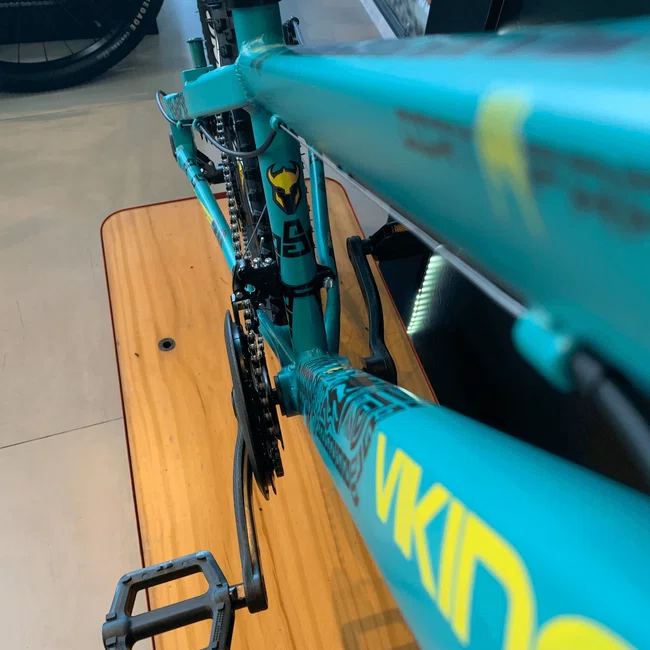 Bicicleta Vikingx Tuff-30 Aro 26 Shimano 21v Azul Turquesa e Amarela