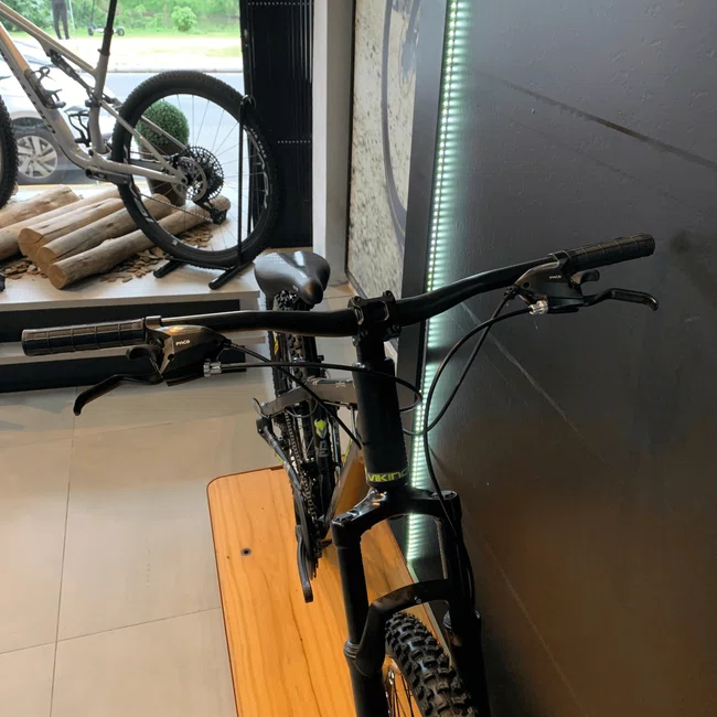 Bicicleta Vikingx Tuff-30 Aro 26 Shimano 21v Preta e Verde e Cinza
