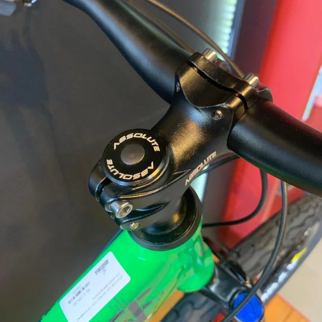 Bicicleta Vikingx Tuff 30 Aro 26 Shimano 21v Verde e Branca e Azul