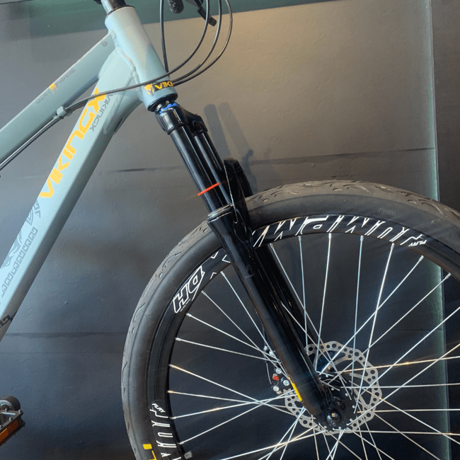 Bicicleta Vikingx Tuff 30 Aro 26 Tourney 21v Cinza e Amarelo