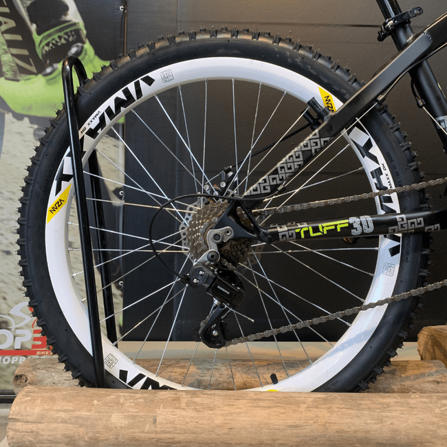 Bicicleta VikingX Tuff 30 Aro 26 Tourney Preto e Verde e Branco