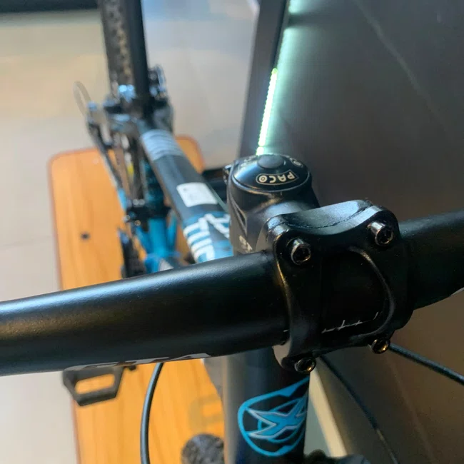 Bicicleta Vikingx Tuff 30 Shimano 21v Preto e Azul
