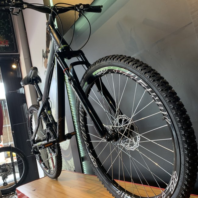 Bicicleta Vikingx Tuff 30 Tourney 21v Preto e Amarelo