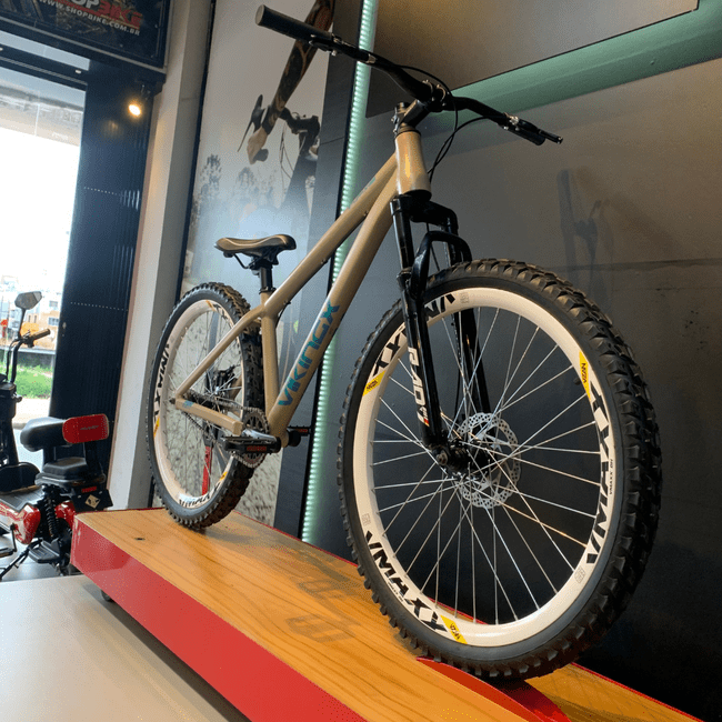 Bicicleta Vikingx Tuff X38 Aro 26 Bege e Verde e Azul