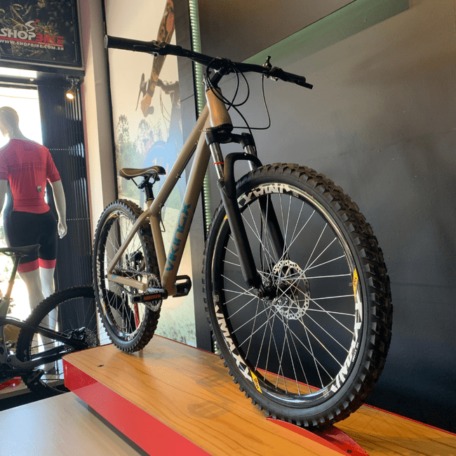 Bicicleta Vikingx Tuff X38 Aro 26 Hidráulico Bege e Verde e azul