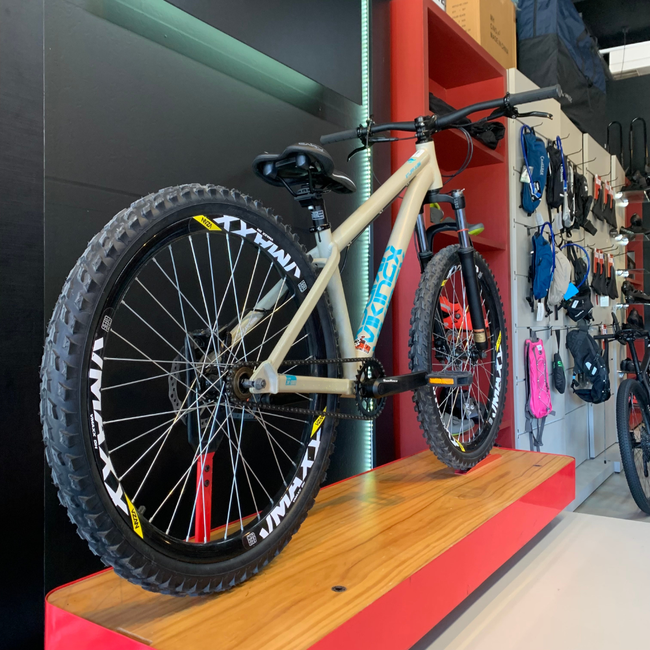 Bicicleta Vikingx Tuff X38 Aro 26 Hidráulico Bege e Verde e azul