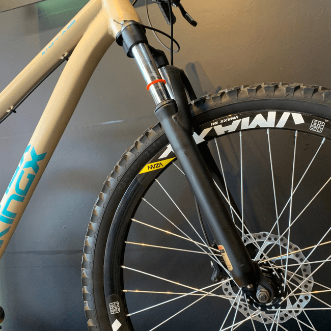 Bicicleta Vikingx Tuff X38 Aro 26 Hidráulico Bege e Verde e azul