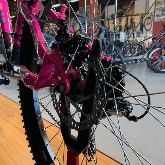 Bicicleta Vikingx Tuff25 21V Aro 26 Rosa e Amarelo e Branca e Azul