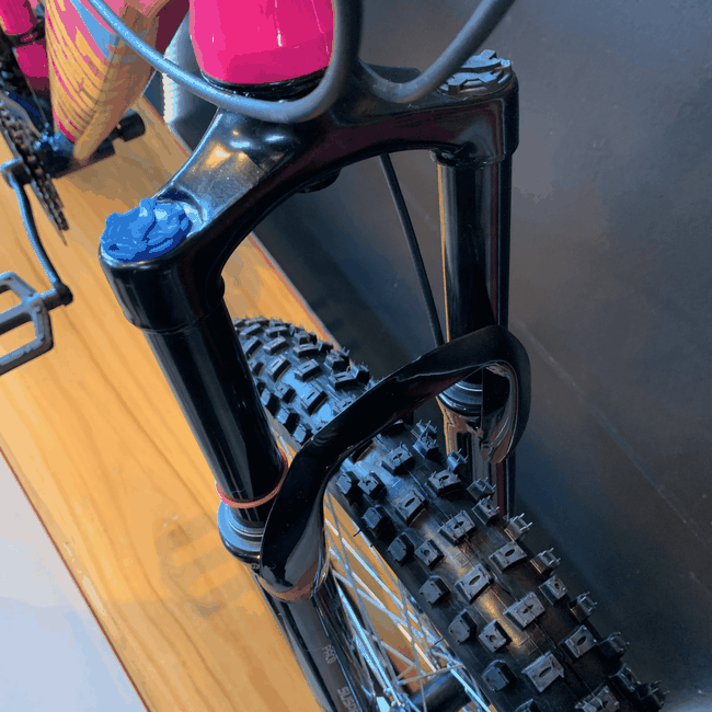 Bicicleta Vikingx Tuff25 21V Aro 26 Rosa e Amarelo e Branca e Azul