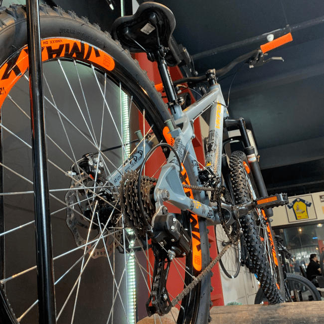 Bicicleta VikingX Tuff 30 Aro 26 Tourney 21v Cinza e Amarelo e Laranja