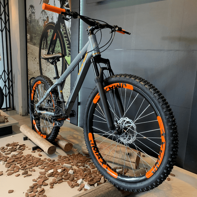 Bicicleta VikingX Tuff 30 Aro 26 Tourney 21v Cinza e Amarelo e Laranja