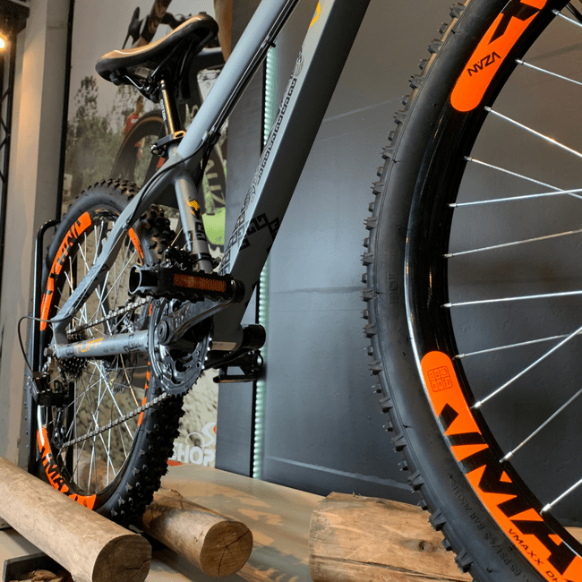 Bicicleta VikingX Tuff 30 Aro 26 Tourney 21v Cinza e Amarelo e Laranja