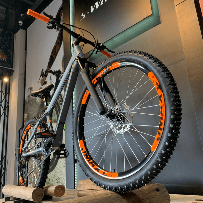 Bicicleta VikingX Tuff 30 Aro 26 Tourney 21v Cinza e Amarelo e Laranja